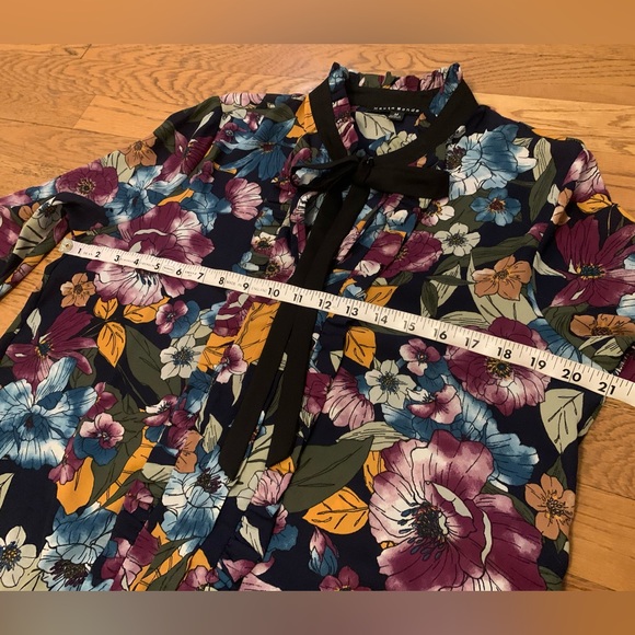 NWOT hate monde floral print tie neck long sleeve blouse size Medium - Picture 10 of 13